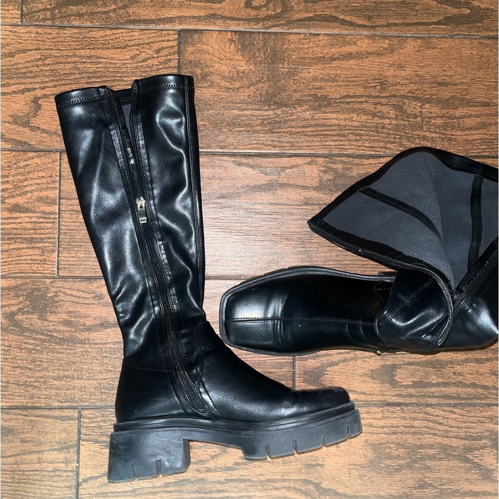 Chunky boots with platform
